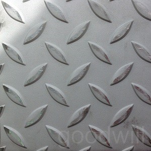 Лист нержавеющий рифленый Чечевица AISI 304 х/к 3х1250х2500 в Пятигорске